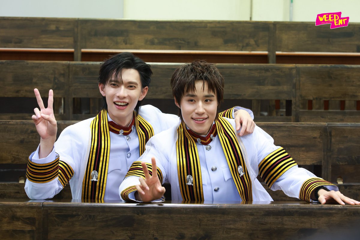 WEED_ENT's tweet photo. เพื่อนนัท เพื่อนพูห์ ขอแสดงความยินดี กับสองหนุ่มด้วยนะคะ ✨💐

CELEBRATING NUTDAN
#GraduateNutdan
#LYKN #nnutdan
#PoohGraduationDay 
#ppoohkt https://t.co/lvLHEegdQf
