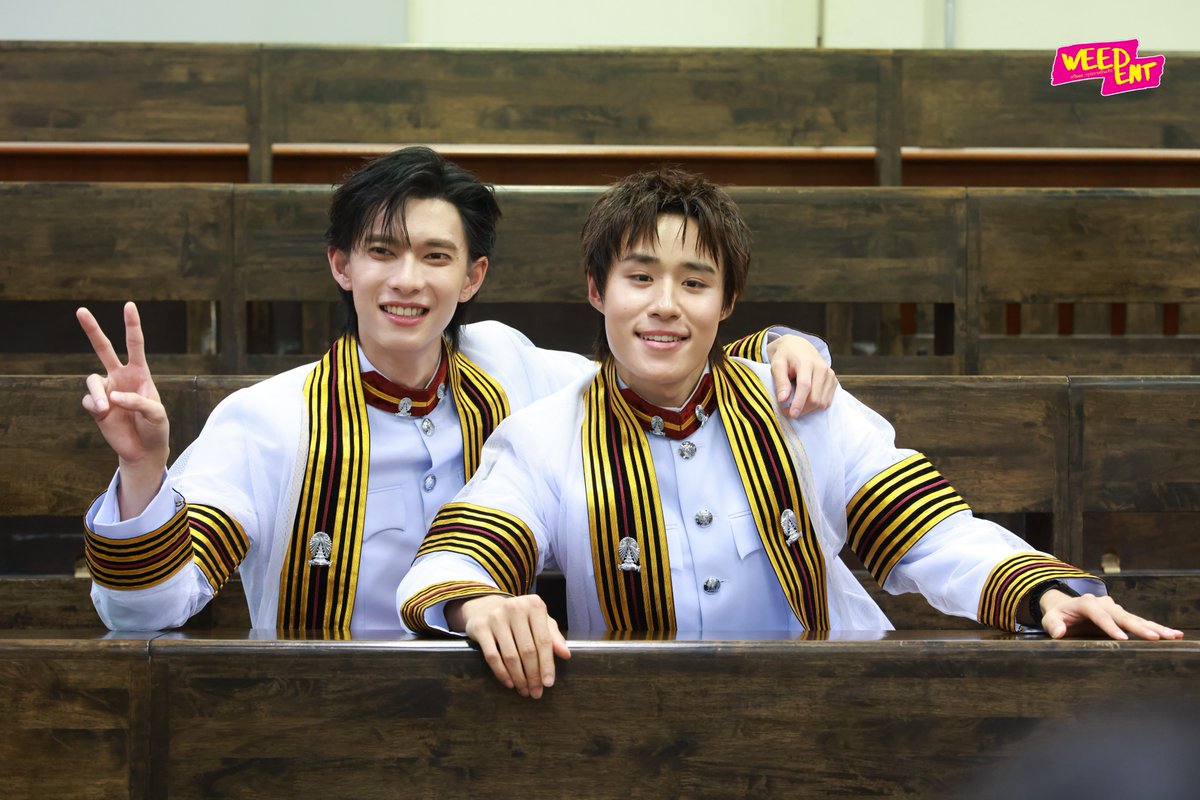 WEED_ENT's tweet photo. เพื่อนนัท เพื่อนพูห์ ขอแสดงความยินดี กับสองหนุ่มด้วยนะคะ ✨💐

CELEBRATING NUTDAN
#GraduateNutdan
#LYKN #nnutdan
#PoohGraduationDay 
#ppoohkt https://t.co/lvLHEegdQf