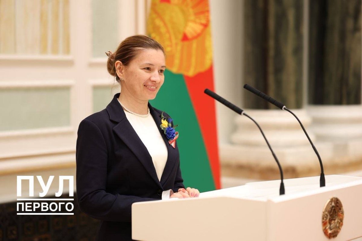 ActualidadBel's tweet photo. 👩🏻‍🏫 👨🏻‍🏫 Visita guiada al Palacio de la Independencia para profesores. 

No solo de Belarús, también de Kazajistán, Kirguistán, Rusia, Tayikistán, Turkmenistán y Uzbekistán. 
Hilo👇🏼🇧🇾 https://t.co/IxkQd9HBGl