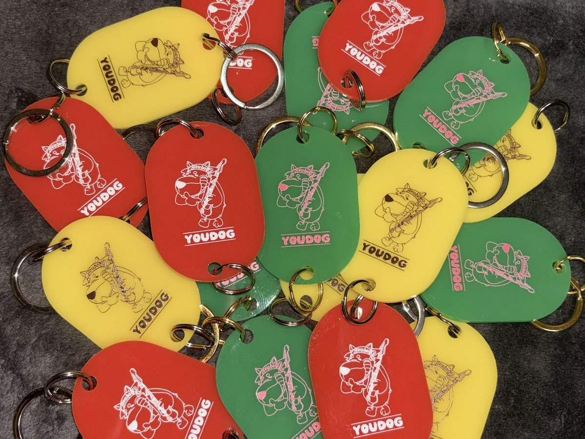 youdog_bass's tweet photo. 🟦youdogくんSOX

🟨アクリルyouDOG TAG

明日の新潟から会場販売します🫶

靴下はMen's / Women'sサイズあります◎
DOG TAGはカラーランダムです！

ゲットしてね〜！！ https://t.co/ZpGhmVIjd5