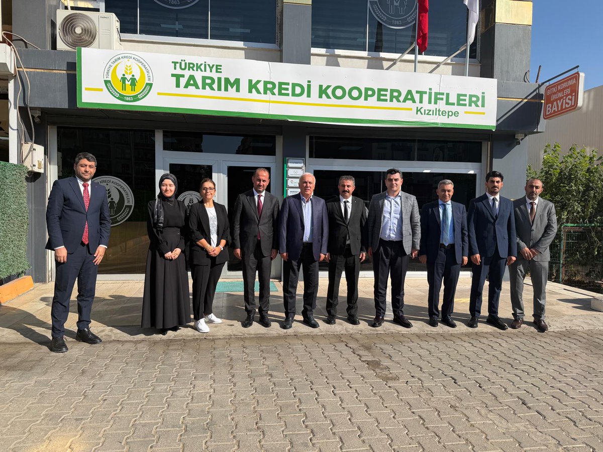 tarimkredi's tweet photo. Tarım Kredi Genel Müdürü Hüseyin Aydın ve Genel Müdür Yardımcısı Mehmet Okan Ateş, Diyarbakır’daki Çınar Kooperatifi ile Mardin ilinde bulunan Mardin, Kızıltepe, Derik ve Mazıdağı kooperatiflerini ziyaret ederek incelemelerde bulundu. https://t.co/qPwjeeO7r1
