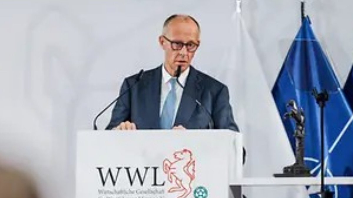 georgvh's tweet photo. "German engineers are developing new air defence systems to counter jet [powered] drones," says @bundeskanzler. 

These systems "will enter mass production in the near future," Friedrich Merz said in a speech last night #nato #ukraine #russia #drones #jetdrones https://t.co/NWD5ll4mtA