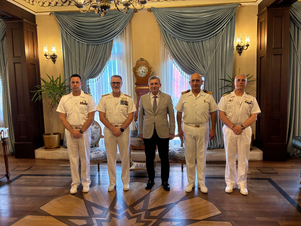 ItalianNavy's tweet photo. Nell’ambito della sosta ad #Antalya di Nave #LuigiRizzo, flagship dell’Operazione #MediterraneoSicuro, il Comandante Tattico dell’Operazione, CA. Cristo Salvatore Traetta, ha incontrato il Governatore e il Comandante della Base Navale.

L’incontro ha costituito una preziosa occasione per rafforzare la #Cooperazione tra due Marine che operano nel Mediterraneo. 

#IlGrandeEquipaggio