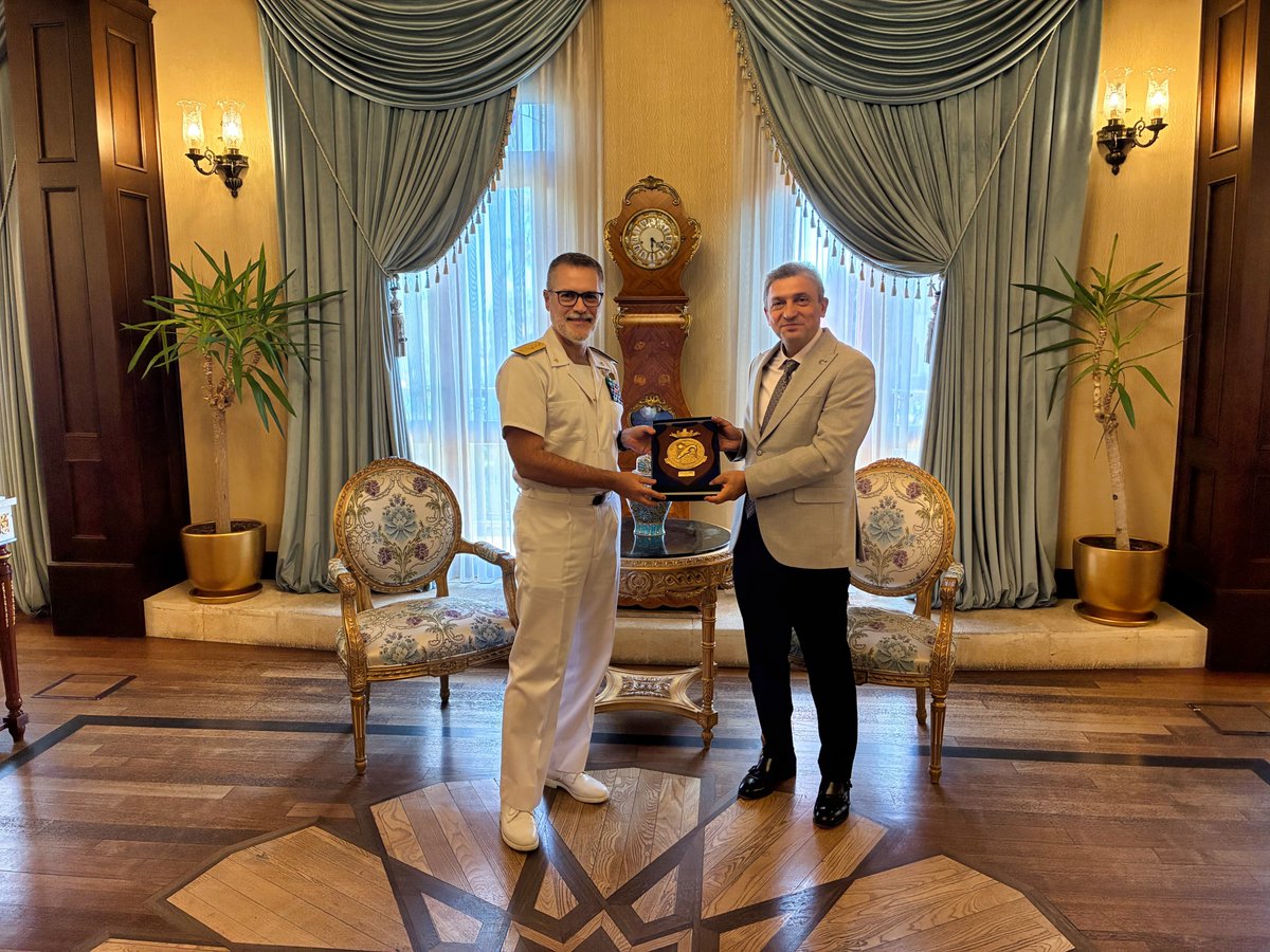 ItalianNavy's tweet photo. Nell’ambito della sosta ad #Antalya di Nave #LuigiRizzo, flagship dell’Operazione #MediterraneoSicuro, il Comandante Tattico dell’Operazione, CA. Cristo Salvatore Traetta, ha incontrato il Governatore e il Comandante della Base Navale.

L’incontro ha costituito una preziosa occasione per rafforzare la #Cooperazione tra due Marine che operano nel Mediterraneo. 

#IlGrandeEquipaggio