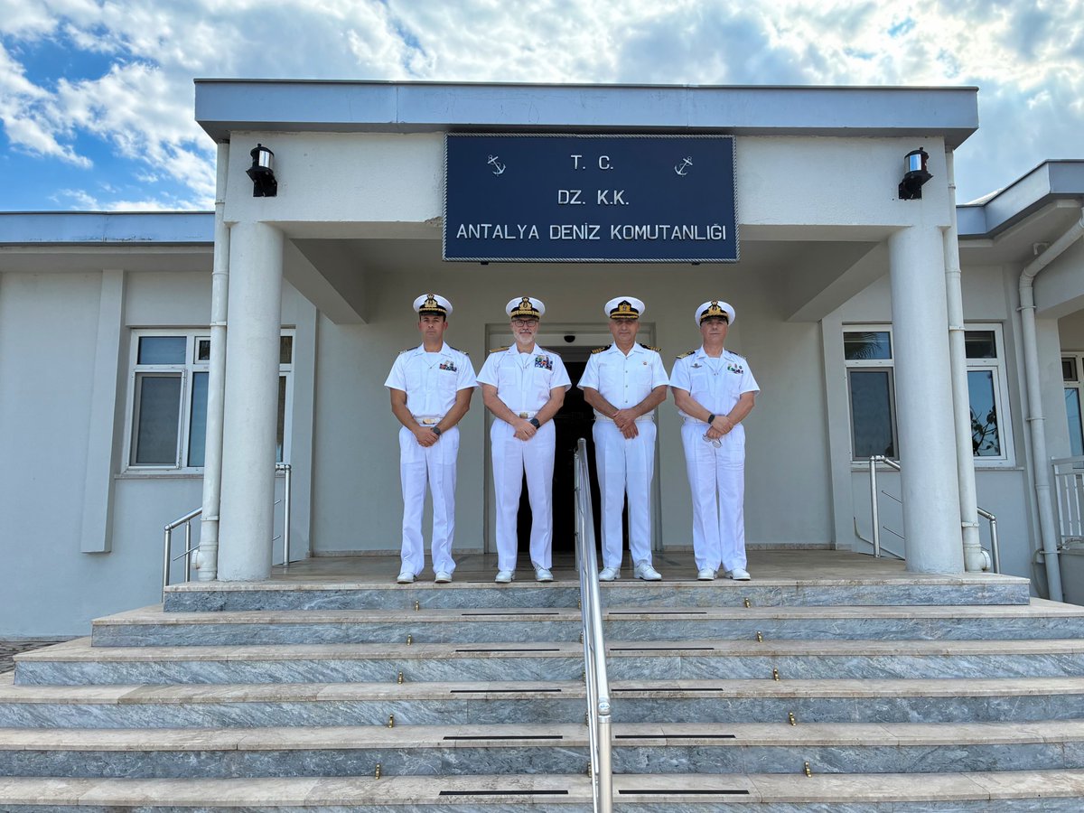 ItalianNavy's tweet photo. Nell’ambito della sosta ad #Antalya di Nave #LuigiRizzo, flagship dell’Operazione #MediterraneoSicuro, il Comandante Tattico dell’Operazione, CA. Cristo Salvatore Traetta, ha incontrato il Governatore e il Comandante della Base Navale.

L’incontro ha costituito una preziosa occasione per rafforzare la #Cooperazione tra due Marine che operano nel Mediterraneo. 

#IlGrandeEquipaggio