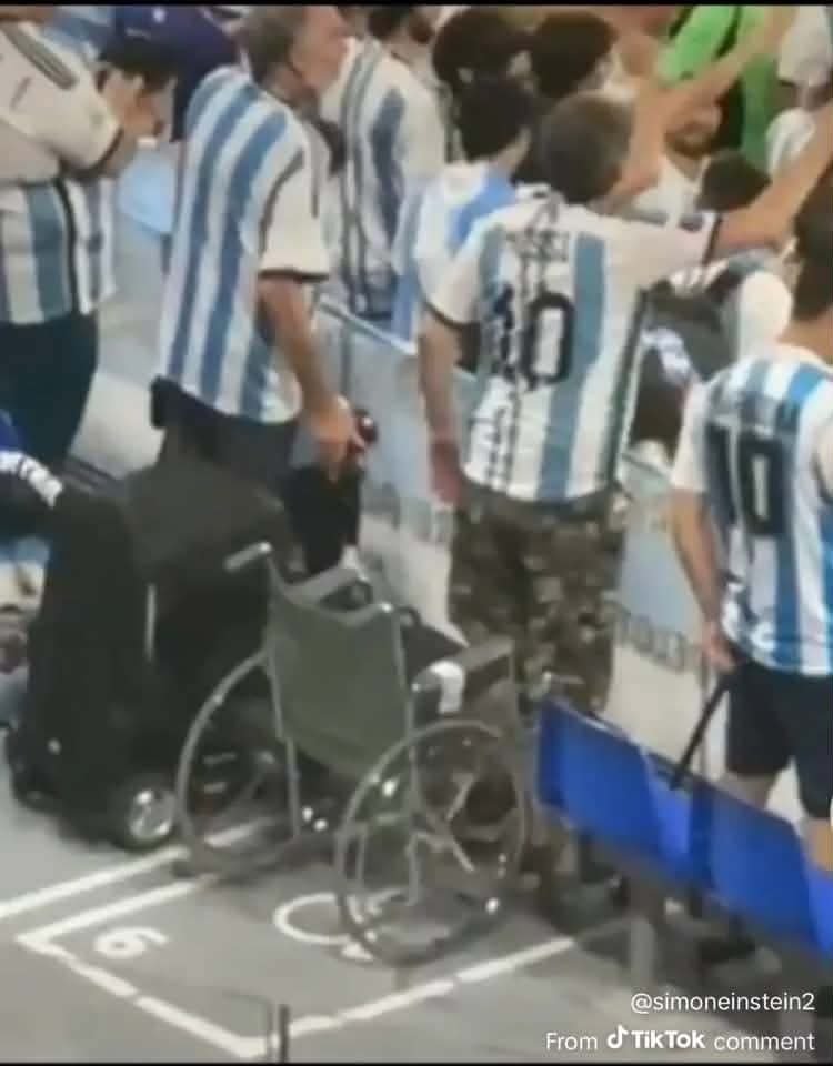 Pelllyyyy's tweet photo. If your wondering why he named Dr messi https://t.co/3u0JalNWvO