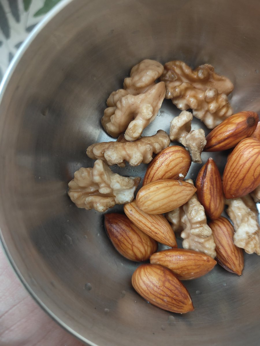 PrinkuSpeakss's tweet photo. Almonds for strength, anaar for sweetness, and double the love growing inside. ❤️👶🏻👶🏻 
#TwinPregnancy 🤍🧿 https://t.co/U2e40meJtI