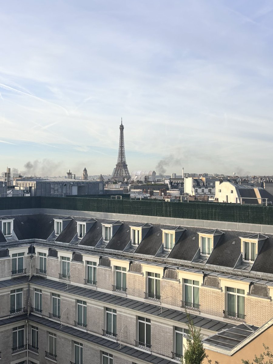 saucrocc2_eme's tweet photo. Le ciel de Paris ce matin
Nos #Lycéens ont du talent.
#blocage https://t.co/23Mr4o8ZpM