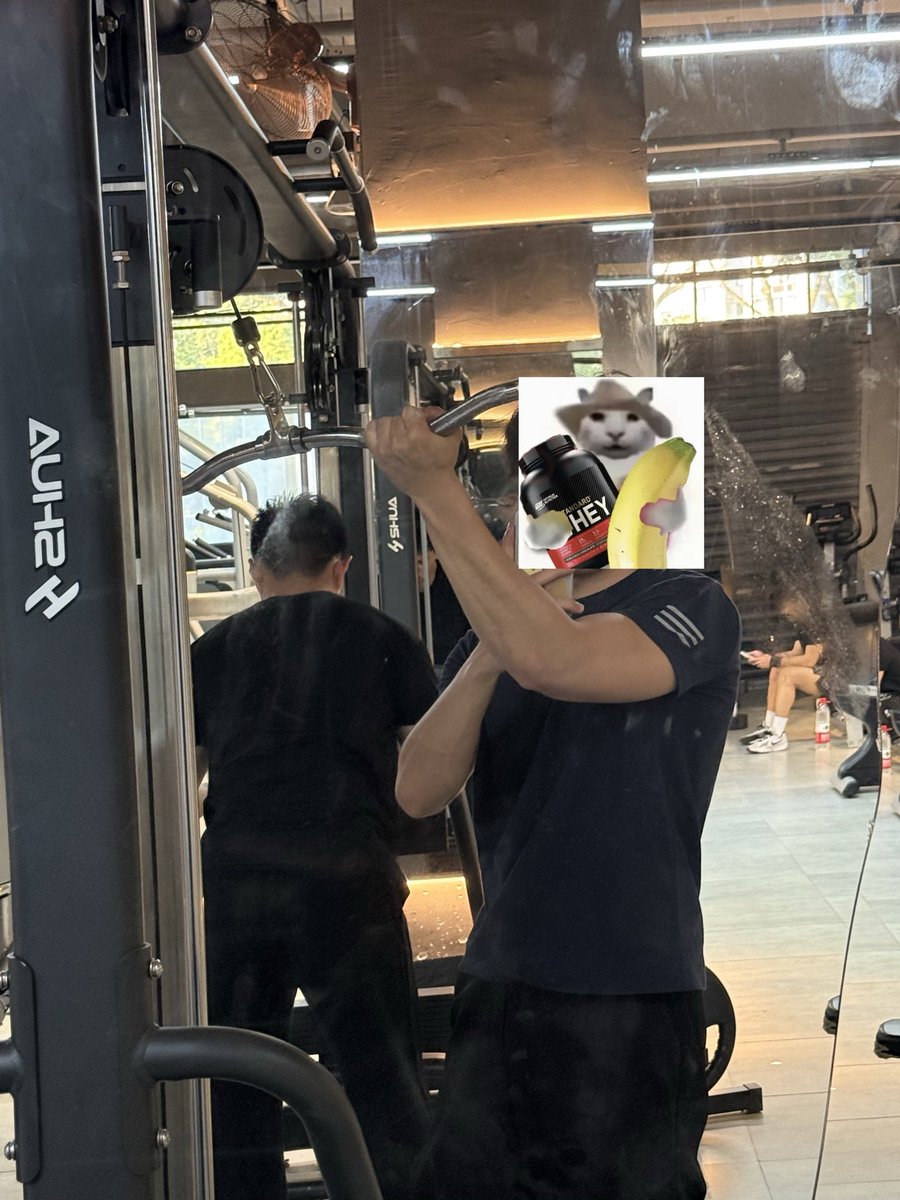 Hhhhadoh's tweet photo. 刚注册x，刚来到香港工作人生地不熟，有厉害的姐姐带带我吗，没遇到过我社恐！ https://t.co/jdfqE1tmFL