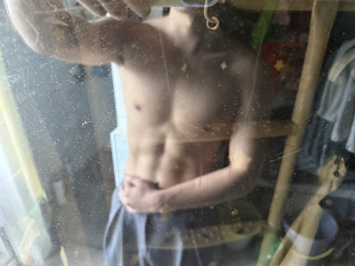 Hhhhadoh's tweet photo. 刚注册x，刚来到香港工作人生地不熟，有厉害的姐姐带带我吗，没遇到过我社恐！ https://t.co/jdfqE1tmFL