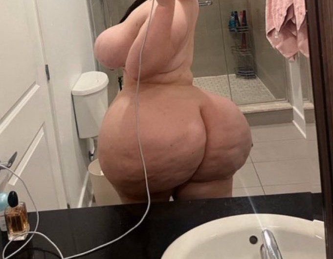 ANGRYPAWG's tweet photo. Puppy is so fat…. https://t.co/2BKqMFU3Yo