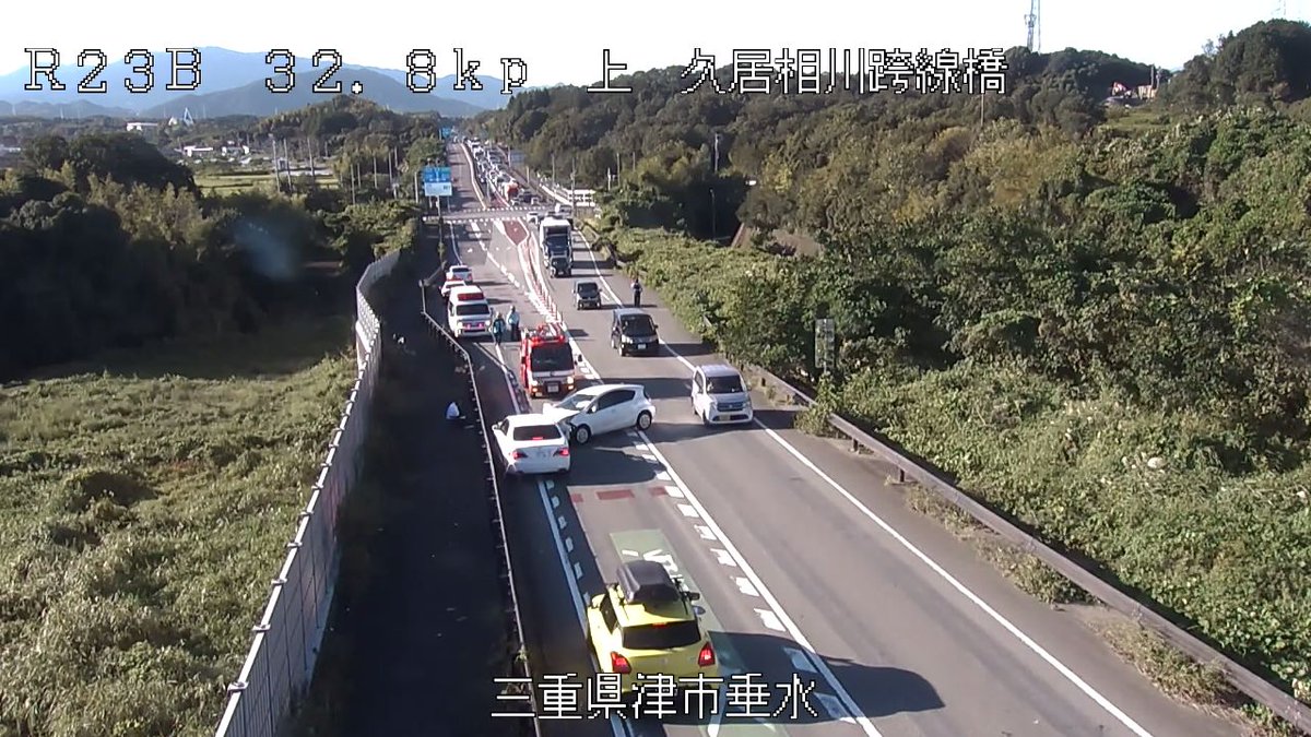 mlit_mie's tweet photo. 【道路】事故 片側交互通行 開始
10月2日(金) 15時37分、国道23号中勢バイパス 津市垂水（相川高架橋付近）で、事故処理のため、片側交互通行になっています。付近をご通行する際は注意してください。交通情報は→https://t.co/pj7YIOxMLR #道路情報 #国道23号中勢バイパス https://t.co/770IIdEGmD