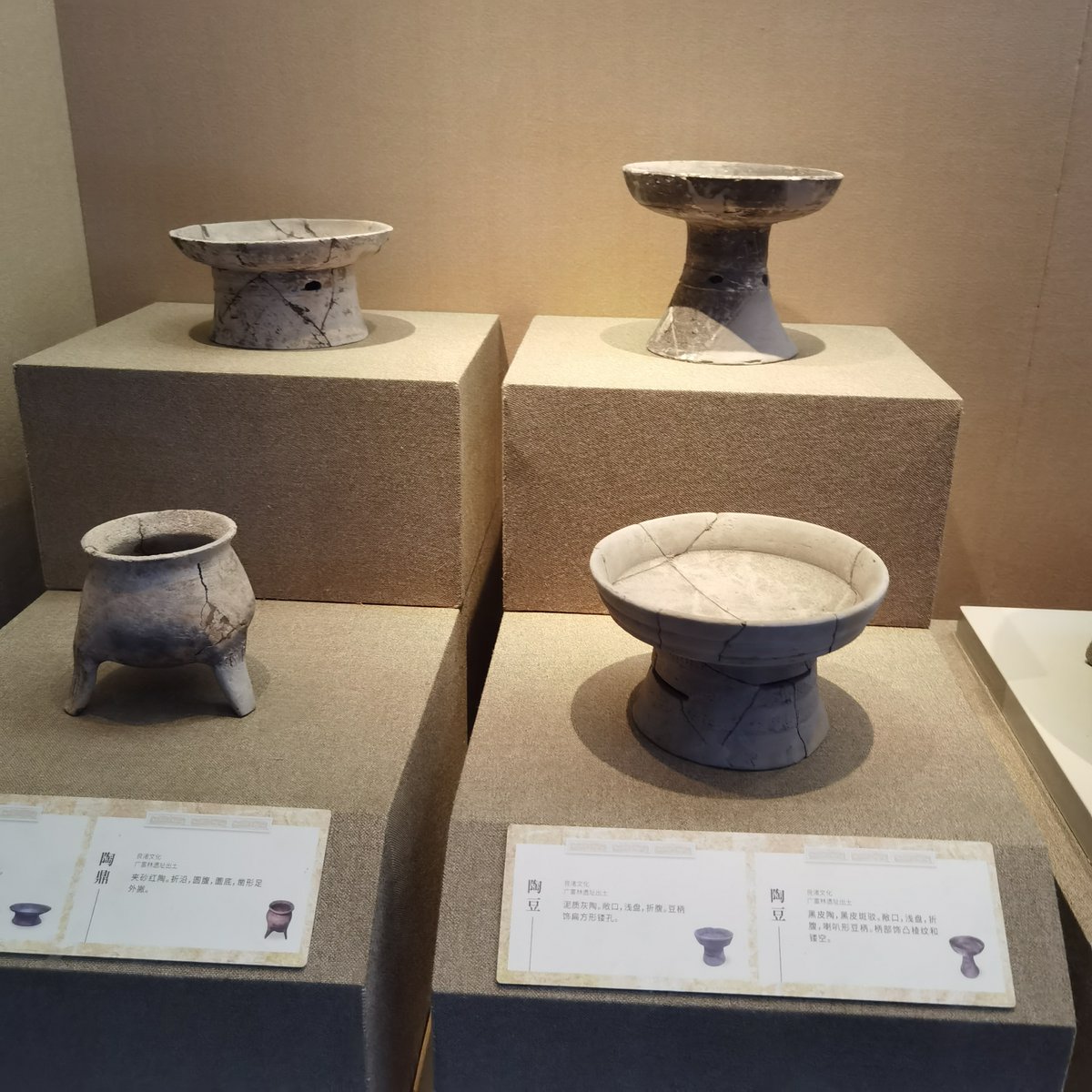 LouisPerkizzzu's tweet photo. [The pottery pieces and stone carvings here left me totally awestruck—what amazing craftsmanship!]， https://t.co/QtOlGQiI4k