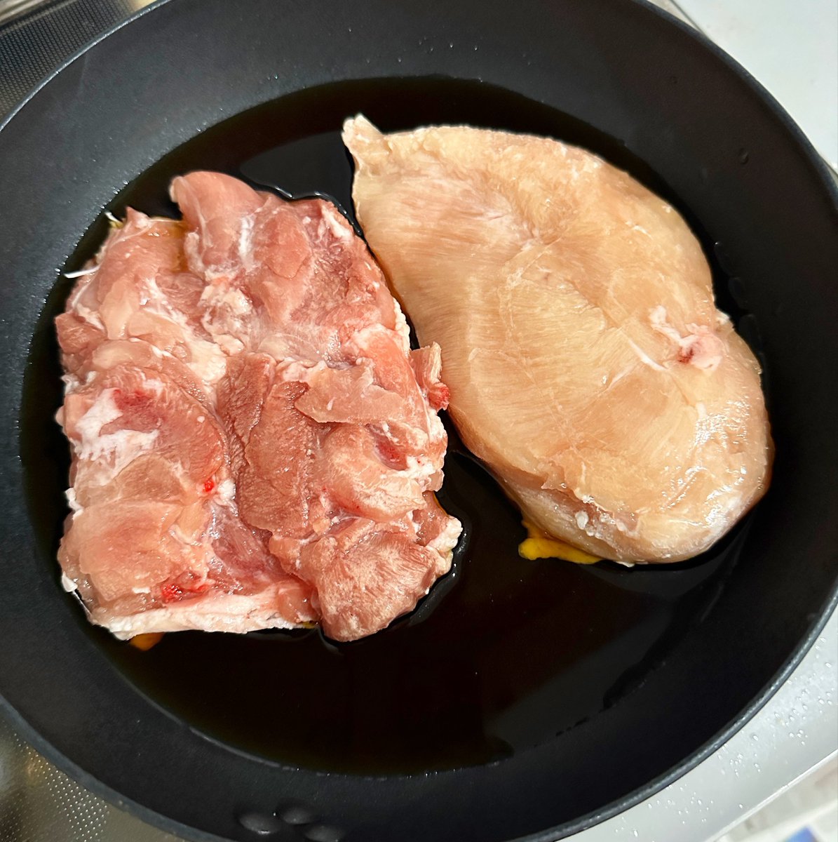 syunkon0507's tweet photo. 倍量&amp;胸肉できました！！

調味料は倍(砂糖大2にポン酢大6)、水は同量の120mlでOK

加熱時間も同じで、沸騰するまで火にかける→蓋して8分→裏返し5分→蓋とってとろみがつくまで数分煮詰める

沸騰するまでと煮詰まるまでの時間が長くなるので自ずと長めに加熱されて、結果的に良い感じになります。 https://t.co/cx68IARF3h