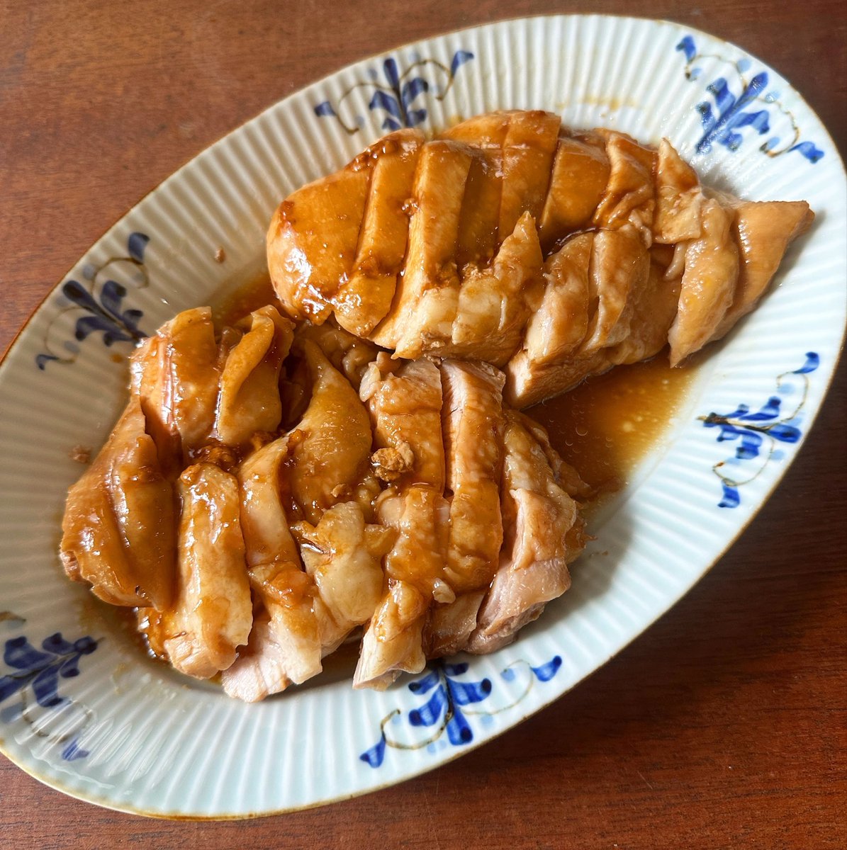 syunkon0507's tweet photo. 倍量&amp;胸肉できました！！

調味料は倍(砂糖大2にポン酢大6)、水は同量の120mlでOK

加熱時間も同じで、沸騰するまで火にかける→蓋して8分→裏返し5分→蓋とってとろみがつくまで数分煮詰める

沸騰するまでと煮詰まるまでの時間が長くなるので自ずと長めに加熱されて、結果的に良い感じになります。 https://t.co/cx68IARF3h