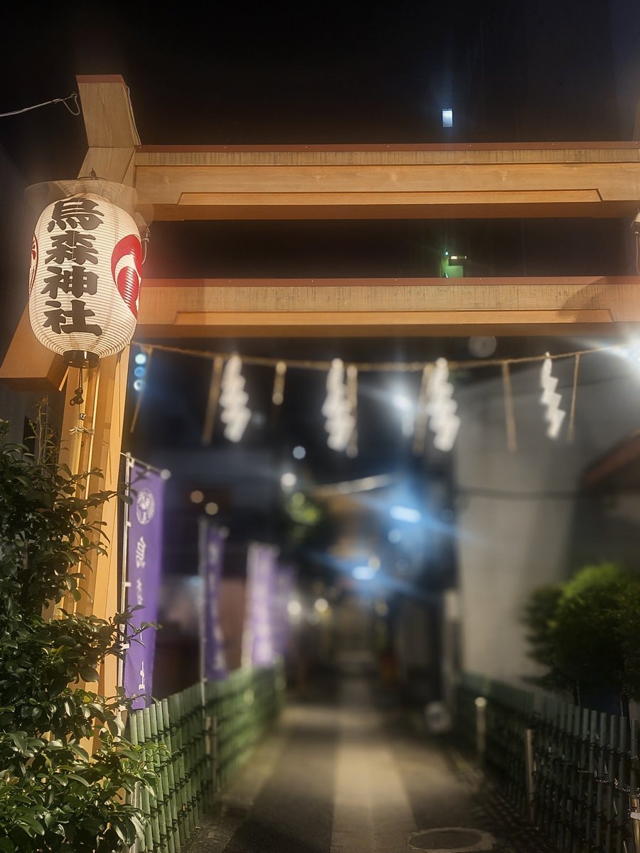 TK10092's tweet photo. 中抜け新橋古本市へ🏃🏻
ADHDのアタシでもココでなら半日過ごせる！など駅前で興奮していたら社内の方に見つかりゲイバーへ逃亡1杯

笑いも😂
としゑは勘が鋭い、とよく言われるのですがそれは違くて割とBBAで今迄生きてきて一般より少し人生が太く長いだけ。
⚠アソコは細く短い(帝国データバンク調) https://t.co/Nb1DvJcJNa