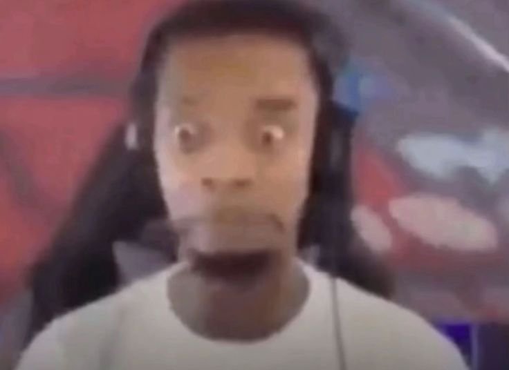 wittykitty_000's tweet photo. @damyuron_ura THE GUY IN THE RIGHT CORNER I CANT STOP LAUGHING https://t.co/mTaC2xqZUZ