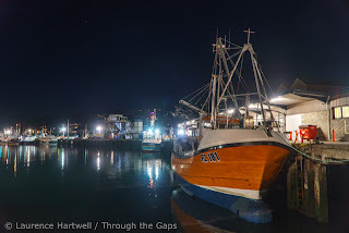 ThroughTheGaps's tweet photo. First October #FishyFriday fish auction in Newlyn. https://t.co/CRbJwyTJdu https://t.co/YZolWVEplR