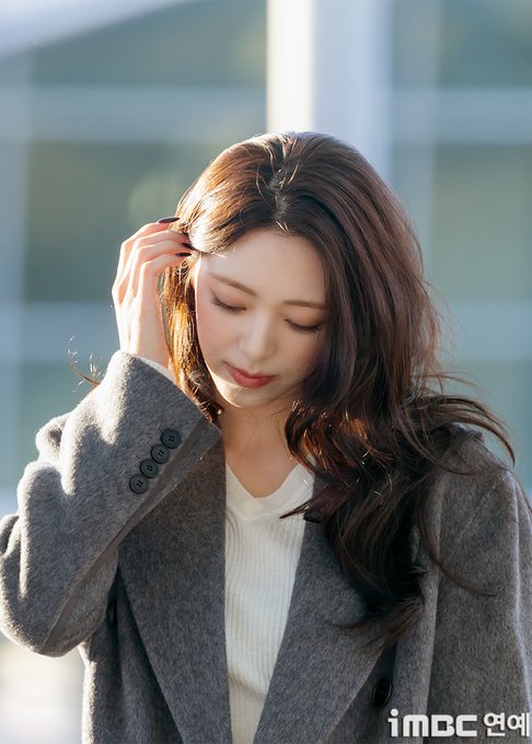 Bluebvrrie_el's tweet photo. Middle length hair looks so good on her
#yuna #itzy https://t.co/09dTaeSo4K