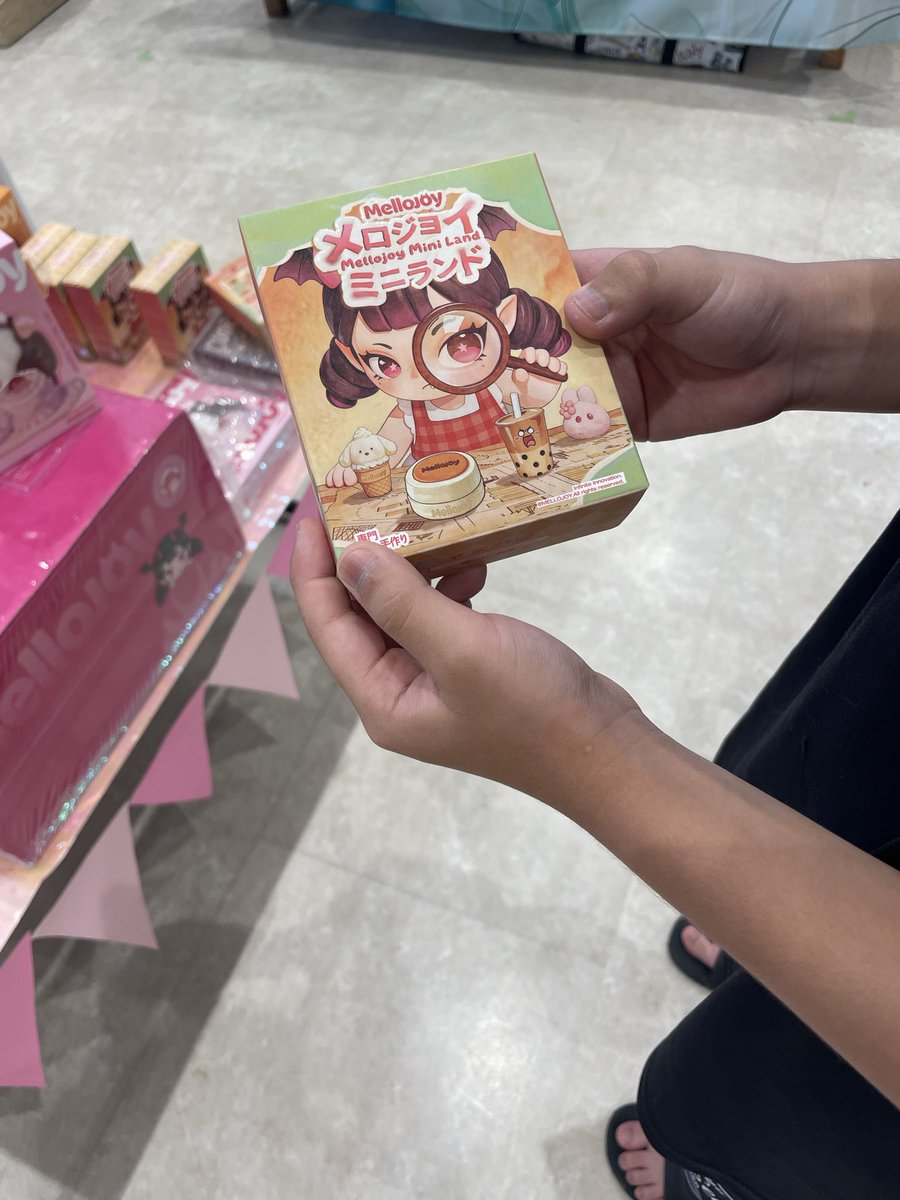 777_oripa_akb's tweet photo. 🎀心機一転

📣✨ サイトリニューアル記念！✨📣
AEON名護店にて出張販売実施致しました〜！！

かわいいメロジョイがいっぱい💗
そしてなんと……！

🛒 メロジョイのオリパ対象！
💰 2177円 → 1777円 に！✨

お得にメロジョイをGETするなら
777ORIPAへGO〜！！🎀🫶

お気に入りのスクイーズ、ニブイチ対戦よろしくお願いします🔥💕

#Mellojoy #メロジョイ #秋葉原 #777ORIPA