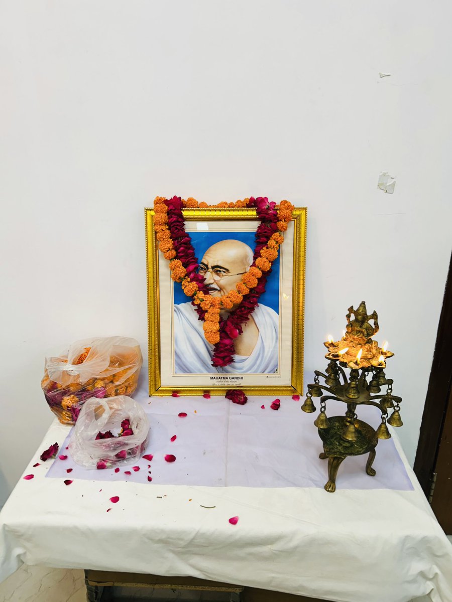 PMG_AGRA's tweet photo. आज दिनांक 02 अक्टूबर 2026 को गांधी जयंती के पावन अवसर पर आगरा परिक्षेत्रीय कार्यालय में राष्ट्रपिता महात्मा गांधी जी को श्रद्धासुमन अर्पित कर श्रद्धांजलि दी गई। https://t.co/rNLE2ZtGPc