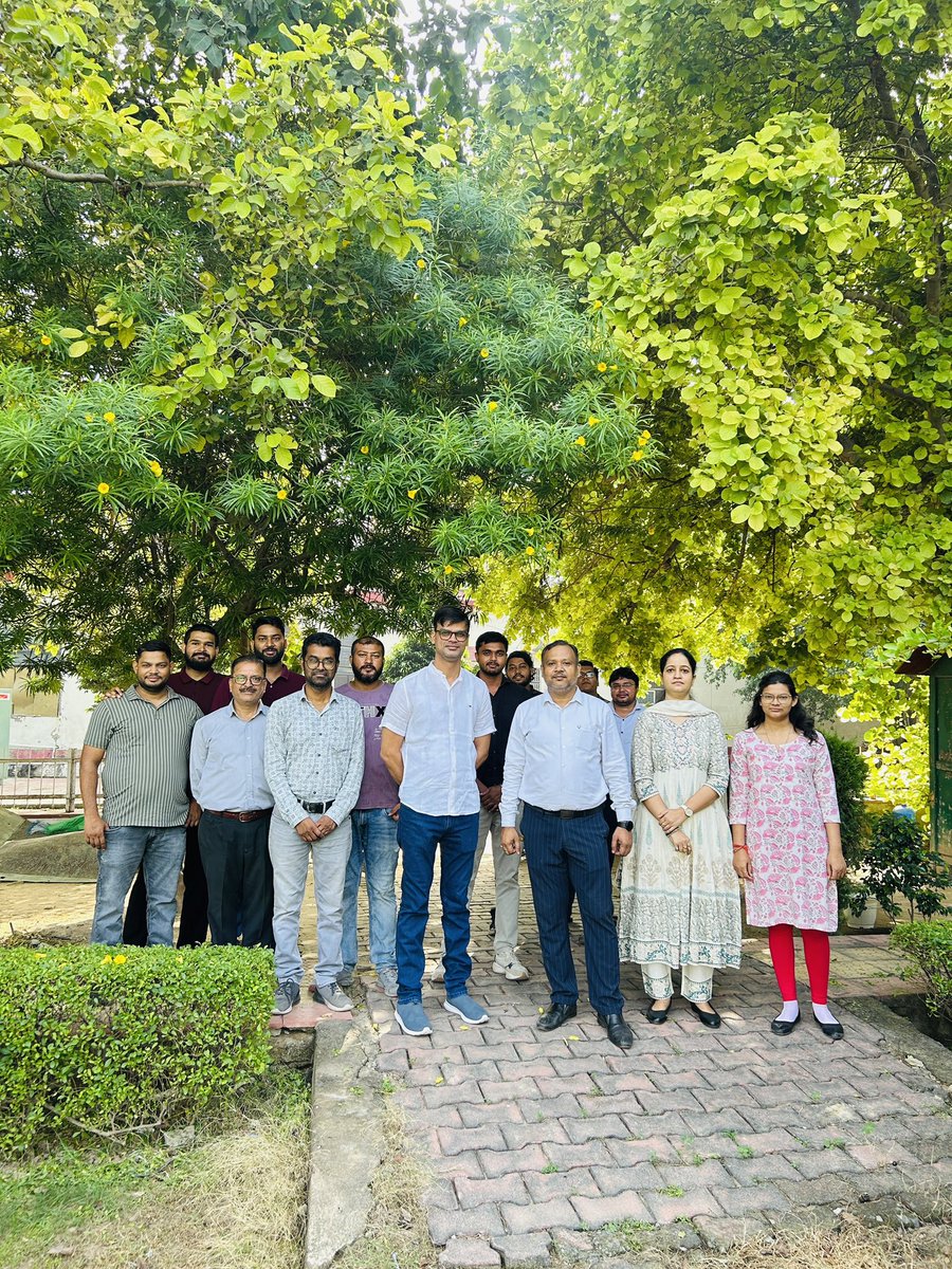 PMG_AGRA's tweet photo. इस अवसर पर स्वच्छता अभियान के अंतर्गत स्वच्छता गतिविधियों का आयोजन किया गया तथा ‘एक पेड़ माँ के नाम’ अभियान के तहत पौधारोपण कर पर्यावरण संरक्षण का संदेश दिया गया।

इस अवसर पर परिक्षेत्रीय कार्यालय के समस्त अधिकारीगण एवं कर्मचारी उपस्थित रहे https://t.co/NH35Htd1QA