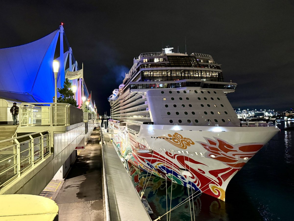 Kent_YVR's tweet photo. Another massive cruise ship in the last few days of @PortVancouver ‘26 season. @CruiseNorwegian - Norwegian Joy leaving overnight for Los Angeles 😎 167725 Tons https://t.co/Zf8a2x7dRK