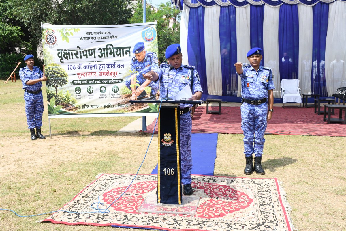 106BNRAF's tweet photo. 🧹🇮🇳 स्वच्छता ही सेवा (SHS) अभियान-2026 के अंतर्गत 02/10/2026 को गांधी जयंती के अवसर पर #106RAF के कमांडेंट श्री राजीव कुमार के नेतृत्व में अधिकारियों एवं जवानों ने स्वच्छता की शपथ ली तथा पर्यावरण संरक्षण के संकल्प के साथ “एक पेड़ माँ के नाम” अभियान के तहत पौधारोपण किया।🌱🇮🇳 https://t.co/vr9f0CXs5K