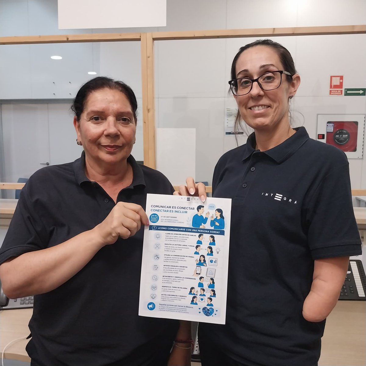 Integracee's tweet photo. "Comunicar es Conectar. Conectar es incluir": la campaña de #IntegraCEE que sensibiliza sobre las barreras de comunicación que afrontan las personas sordas y cómo podemos facilitar una comunicación más inclusiva. #DíaInternacionalDeLasPersonasSordas 

https://t.co/nm1CFuorFU https://t.co/lhbKNkU5gm