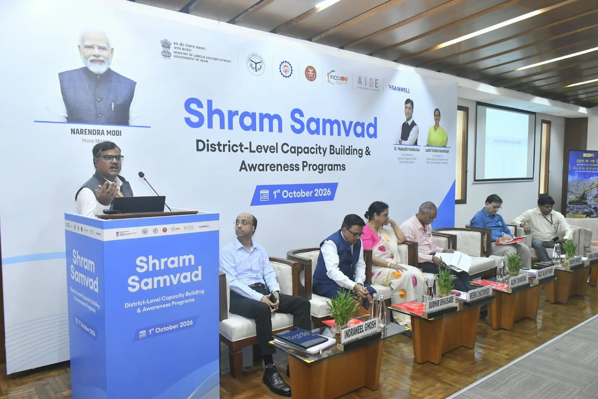 LabourMinistry's tweet photo. Under #ShramSamvad, an interactive session on the Labour Codes was held in Gautam Buddh Nagar in collaboration with FICCI and AIOE, bringing together senior officials and key stakeholders for a meaningful dialogue. https://t.co/8REY6ND8ZI