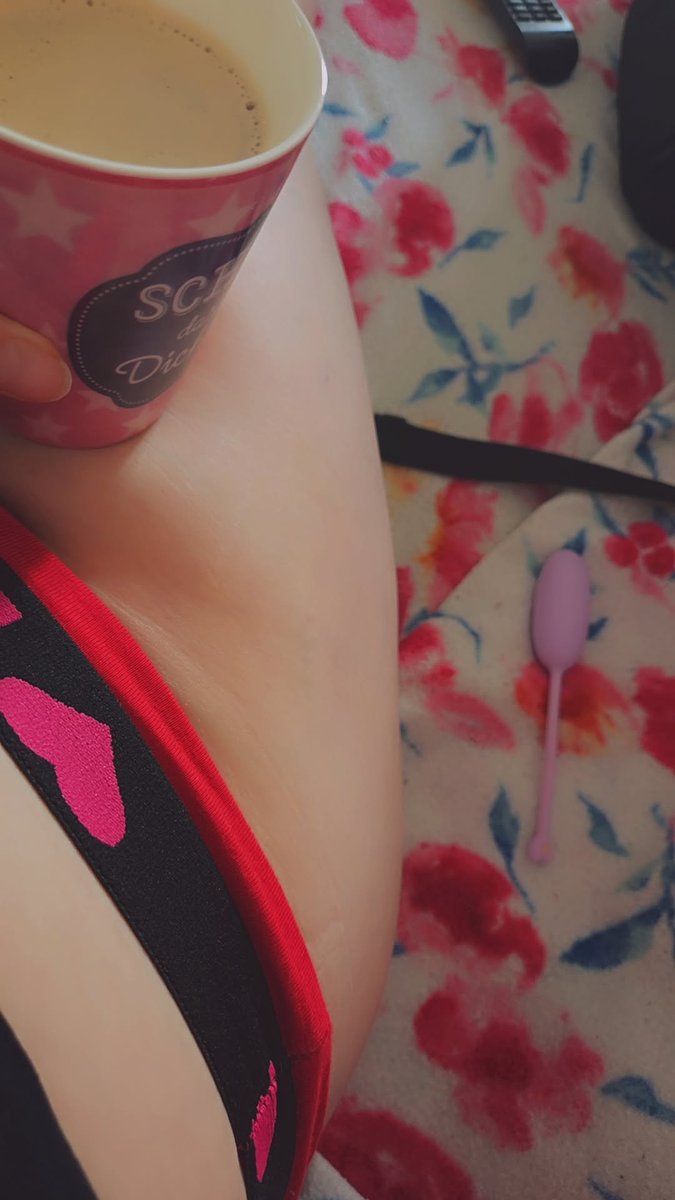 CashQueenl5's tweet photo. Guten Morgen ☕️
Ich starte ganz entspannt im Bett mit Kaffee, während du heute nochmal fleißig für mich unterwegs bist.
#paypig #zahlschwein #findom #geldherrin https://t.co/C0rT6ivn8j