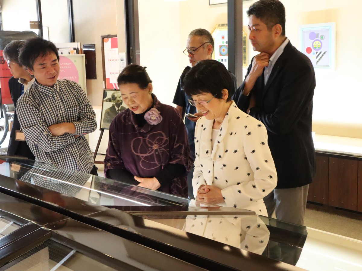 Hitacity_pr's tweet photo. 🔵没後40年 みんなの宇治山哲平展~沸々たる静謐(せいひつ)~🟧
日田市出身の画家、宇治山哲平画伯の没後40年にあたる今年、天領日田資料館で宇治山画伯の作品を展示公開します。
https://t.co/ghSLSuCmh0
#日田市 #日田 #大分県日田市 #hita #芸術の秋 #宇治山哲平 画伯 https://t.co/vFRngqwAn7