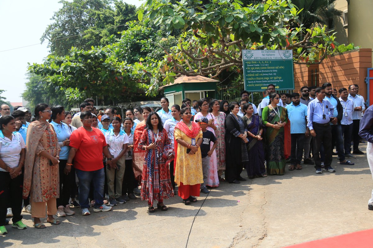 KIITUniversity's tweet photo. We at KIIT came together to commemorate Gandhi Jayanti, honouring Mahatma Gandhi and his enduring message of truth, non-violence, peace and service. https://t.co/CuXYmzvMAa