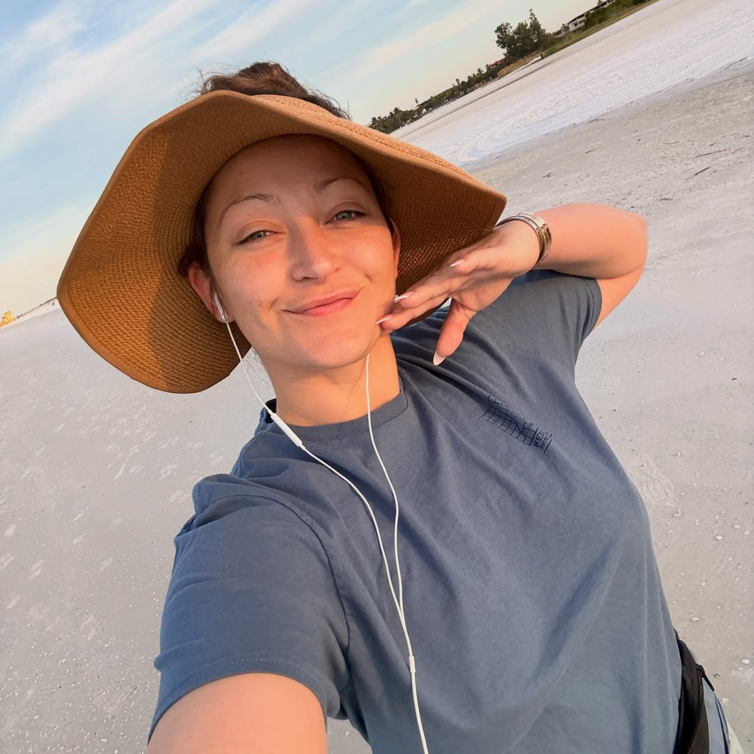 Leashellbee's tweet photo. The crypto world is so much ...🤑🤑🤑
@CryptoJobHiring https://t.co/2Ub446Iarr