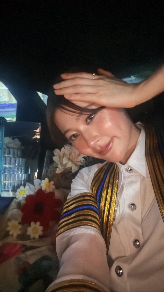 itspahnthitta's tweet photo. Thank you guys! ขอบคุณที่มาหากันวันนี้นะคะ กลับบ้านกันดีดี ใครถึงบ้านแล้วมาบอกด้วยน้า🥹🩵💐

#PahnGraduationsDay 
#pahnthitta https://t.co/KLoYX7Zm4E