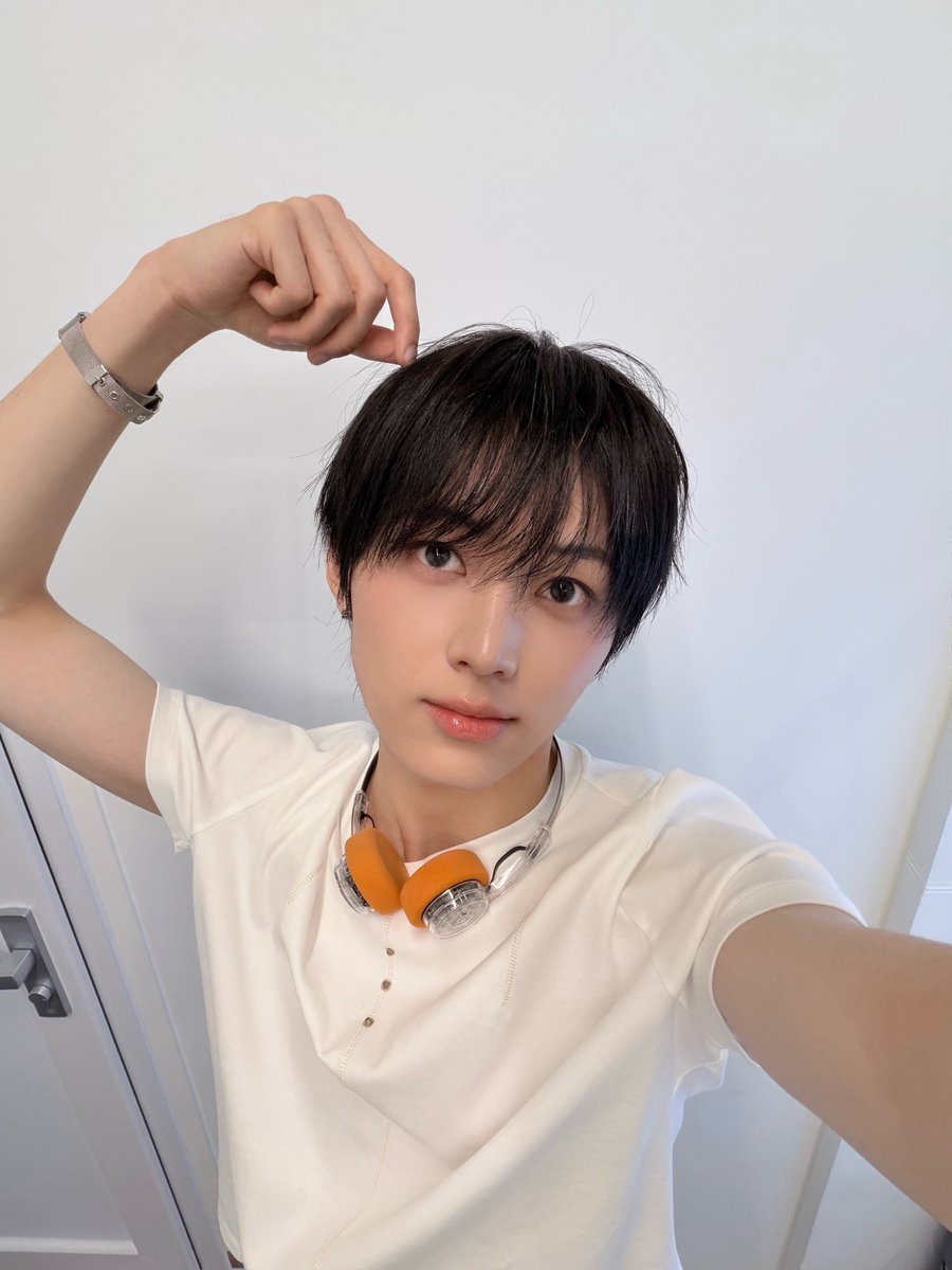 nouera_official's tweet photo. 💭_

[#린] Wow wow wow🤩 10월 도 화이팅하자!

#NouerA #누에라 #ヌエラ
#LIN https://t.co/MPRcsvNbFU