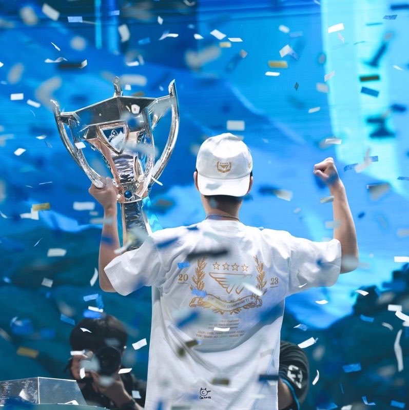 oishikeria's tweet photo. you too will grow. you too will blossom.

the flower that you are will surely bloom again. #t1 #oner https://t.co/kbGtTHEQaS
