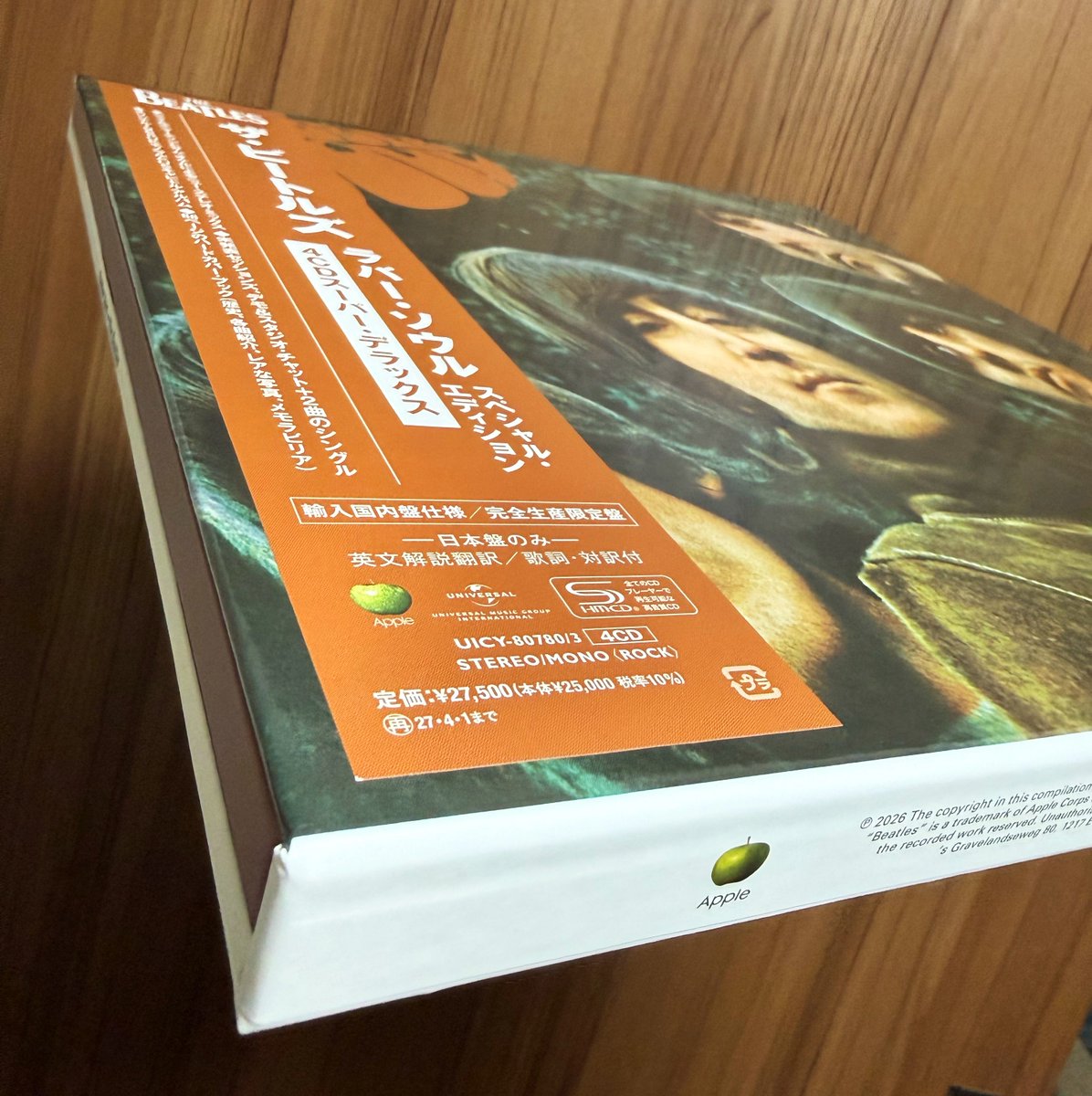 HiratsukaRaicho's tweet photo. 『ラバー・ソウル スペシャル・エディション 4CDスーパー・デラックス』輸入国内盤仕様。帯みたいなシールが、外箱に直接ついてる……。シュリンクにつけるものじゃないの、これ？😭 https://t.co/qzuoyokzpk