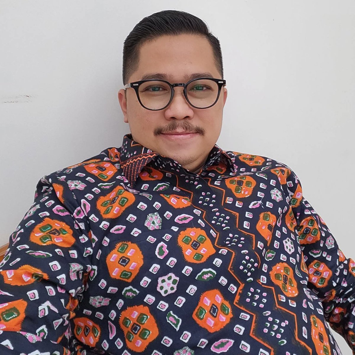 Opposisi6890's tweet photo. Sipaling mengerti  Hukum
Belajar Hukum

S1 

S2 

S3 

Malah di usir 

Ulah congornya sendiri 

"KETUA MK ILEGAL dan PERSIDANGAN ILEGAL"

Nama Lengkap: 

Dr. Muhammad Rullyandi, S.H., M.H.

Tempat, Tanggal Lahir: 

Jakarta, 26 Juli 1986

( adab lebih tinggi dari ilmu ) https://t.co/AdKFZbmZAY