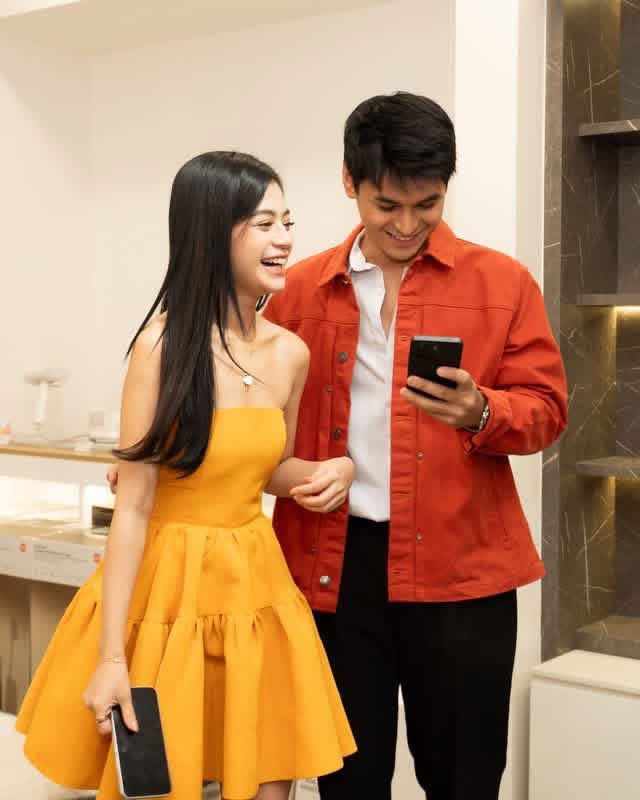 Sparkle_GMA's tweet photo. Making the First Day Sale extra special ✨ Dustin Yu and Bianca De Vera joined the first #REDMINote17Series buyers at the Xiaomi Philippines store in SM Megamall for a day of fun, photos, and celebration ❤️

#DustinYu https://t.co/VrOO7NNUM7