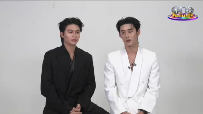 FatieNagaw63564's tweet photo. Dear organizers, trust me a single sitter sofa was better for these lover birds 🤭the way they try to draw them selves towards each other 😳😳😂

WE REIGN PRESS TOUR

#WilliamEstConcertLIVE https://t.co/9Pr3Xk8kAR