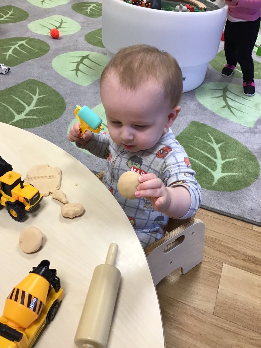 KincraigBabyRoo's tweet photo. On Wednesday we enjoyed using the diggers to make tracks in the play dough, we also used the cutters to make marks and we were very good at using our listening ears to follow simple instructions when she was asked to prod and poke the play dough. 🚜 #PD #EAD https://t.co/5w7ADIjJ1t