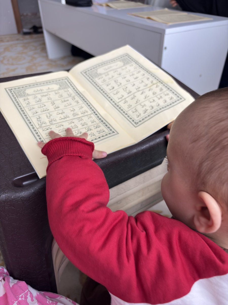 deruni_2's tweet photo. Bugün derste teftiş var! Minik müfettiş iş başında ✨ https://t.co/YIdZ7SzEd1