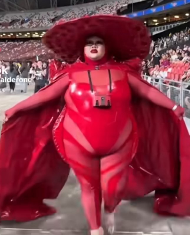 AtomicWoolf's tweet photo. Se burlan de los fans de madonna pero ellos son esta... 🫪🫪🫪 https://t.co/JnRyXBjfLM