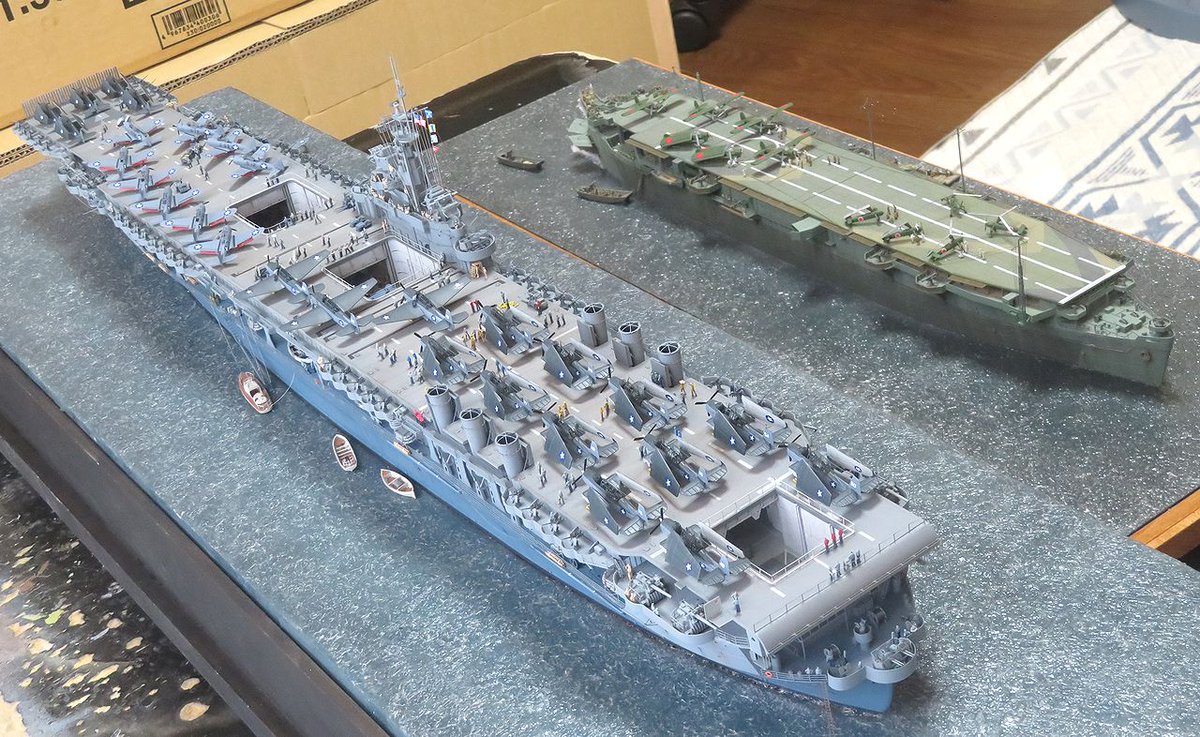 toshiro_ak84613's tweet photo. 第１３回「艦船模型合同展示会」
展示作品最終チェック。

脱落部品無し。張線などの捻じれ、弛み無し。

展示作品は
1/350　空母「レンジャー」
1/350　空母「瑞鶴」
1/350　特殊船「熊野丸」

作品は二日間とも展示しますが、私本人は連休出来ない仕事上の都合のため３日（土）のみ会場参加です。 https://t.co/A2oql5Xjpr