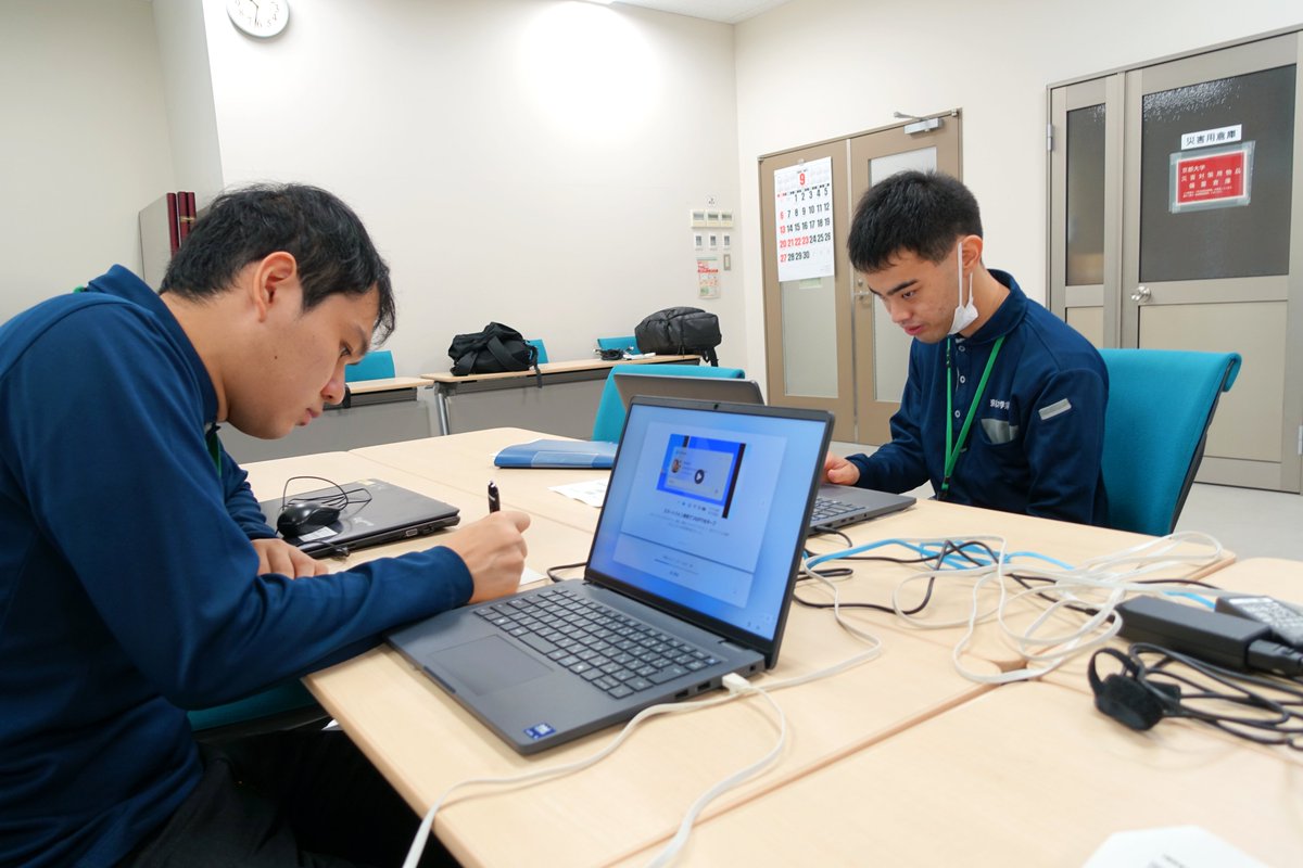 ossopd_ku's tweet photo. 集中して作業している様子です。 https://t.co/JosNyEjURc