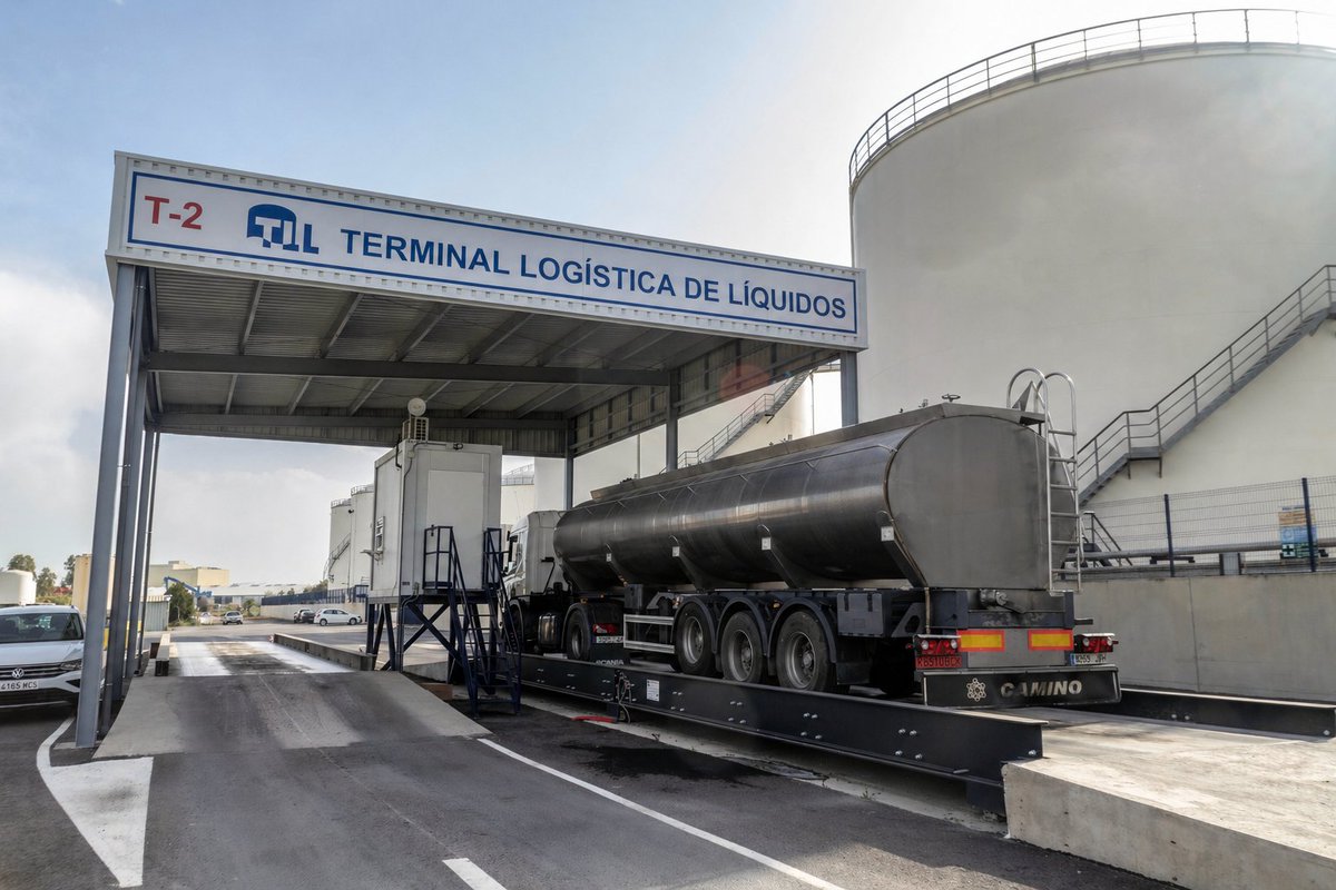LSevitrade's tweet photo. Recientemente hemos automatizado los accesos y báscula de la Terminal Logística de Líquidos, así como implementado un sistema de cita por turnos para las expediciones de camiones.

Estas medidas han supuesto un ahorro económico y de tiempo para las empresas cargadoras y clientes. https://t.co/v67Qk1b9Jc