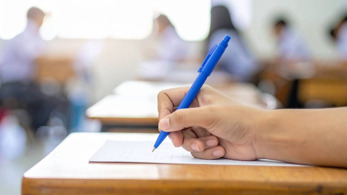 defimediainfo's tweet photo. Additional Mathematics au SC : des candidats déstabilisés par l’épreuve et le format des réponses dlvr.it/TVl2rs #MathématiquesAdditionnelles #CertificatScolaire #Éducation #Examen #Candidats https://t.co/JGyy2VQpSC