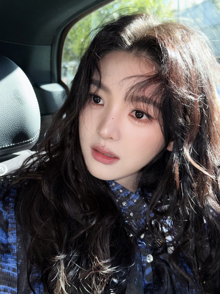 rruonans's tweet photo. Makeup Artist Yang Dan new xhs update with Zhang Ruonan

(1/3)

#ZhangRuonan #ZhangRuonanxIsabelMarant #IsabelMarantSS27 https://t.co/TuHJhJ7p6I