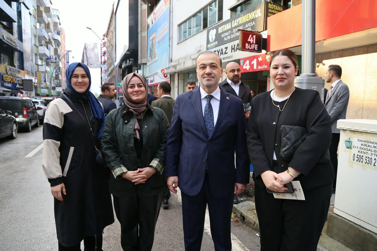 akkadinizmit41's tweet photo. 🌳 Kocaeli’nde Ağaçlarımız 16. Kez Kitap Açtı! 📚

Kocaeli Büyükşehir Belediye Başkanımız Tahir Büyükakın, İl Başkanımız Dr. Şahin Talus ve teşkilat mensuplarımızla birlikte, 16. kez düzenlenen Ağaçlarımız Kitap Açtı etkinliğine katılım sağladık.

Kitapların ve doğanın buluştuğu bu anlamlı etkinlikte emeği geçen herkese teşekkür ediyoruz.

@tugbaisikercan 
@yyaseminozdemir 
@AKKADINGM 
@akkadinkocaeli